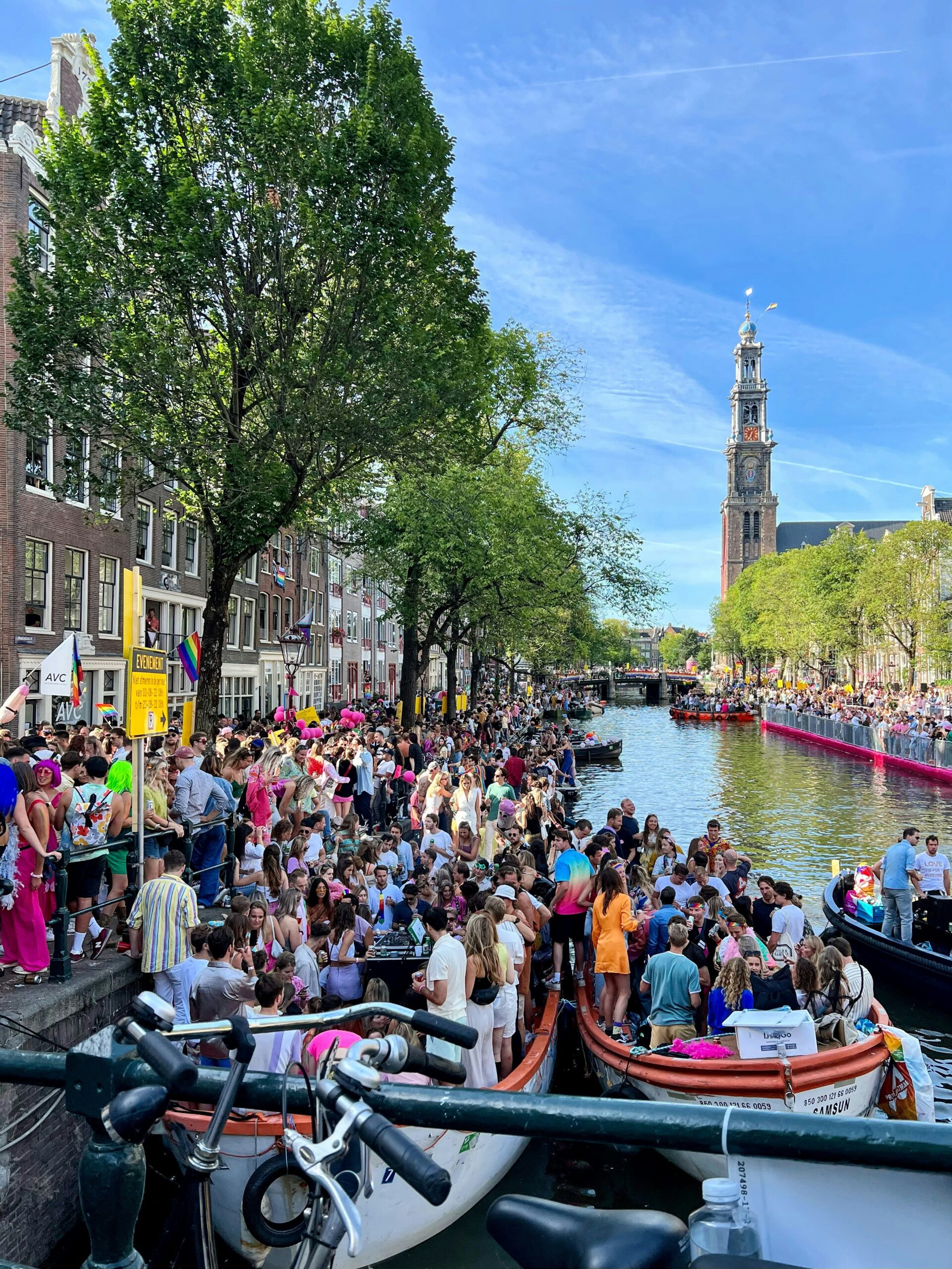 Bezoekers tijdens Pride Amsterdam 2026